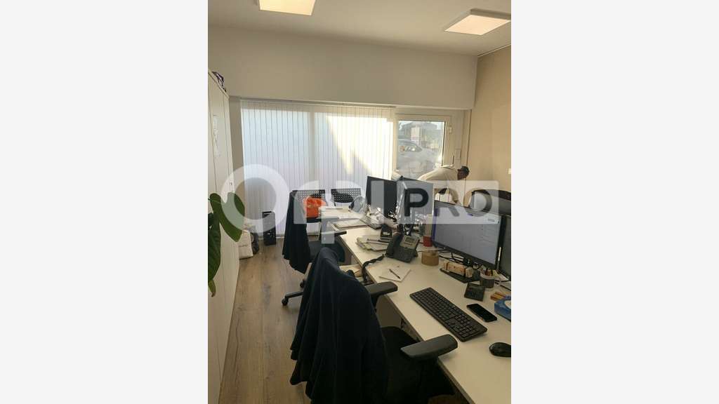 A louer local 127m² avec stationnement à Pessac