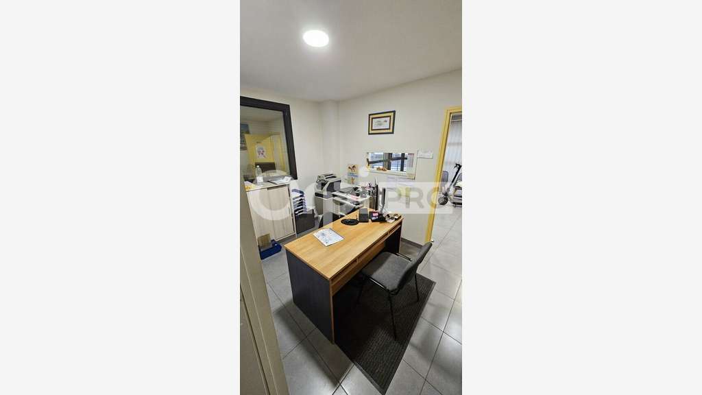 Local professionnel 77m² RDC à louer à Pessac