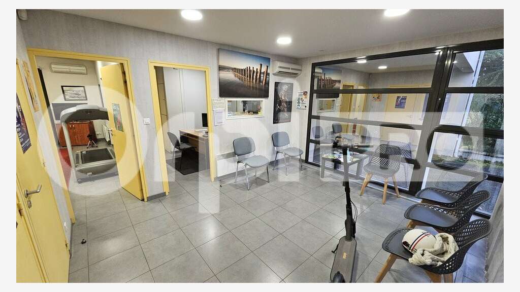 Local professionnel 77m² RDC à louer à Pessac