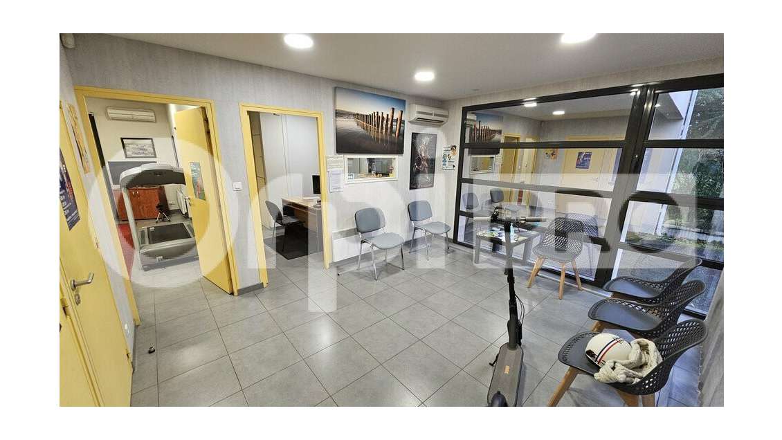 Local professionnel 77m² RDC à louer à Pessac