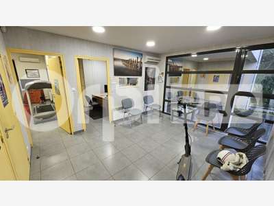 Local professionnel 77m² RDC à louer à Pessac