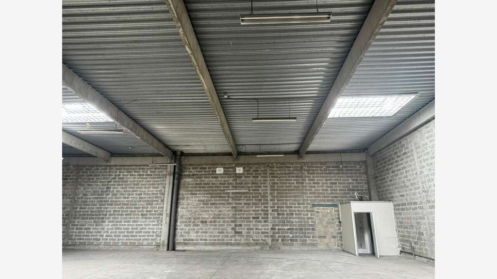 Location pure entrepôt de 680m² à Pessac Bersol