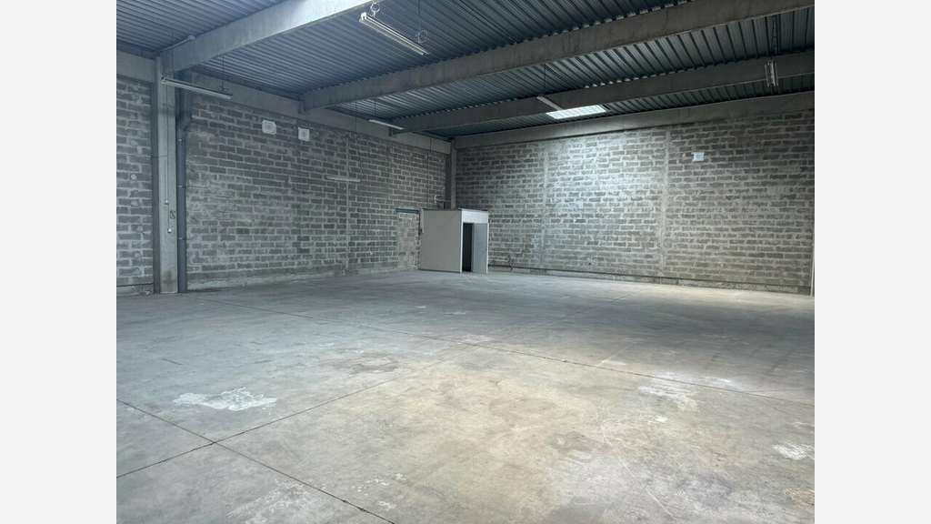Location pure entrepôt de 680m² à Pessac Bersol