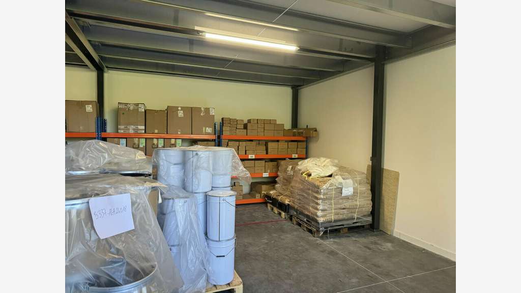 Entrepôt de 200m² à louer à Pessac