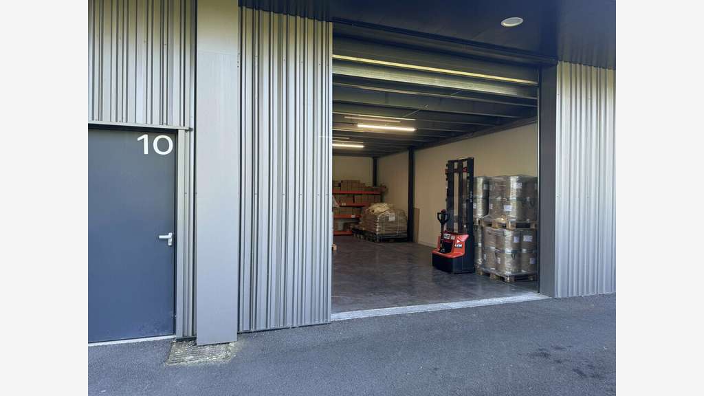 Entrepôt de 200m² à louer à Pessac