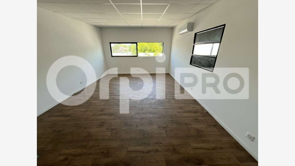 A louer entrepôt récent 170m² à Pessac