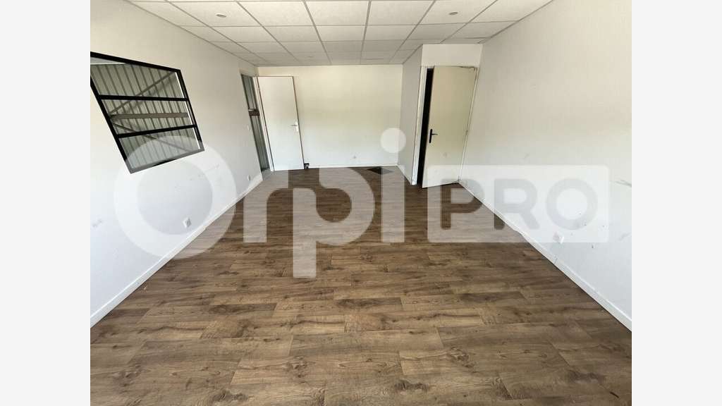 A louer entrepôt récent 170m² à Pessac