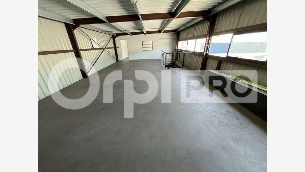 A louer entrepôt récent 170m² à Pessac