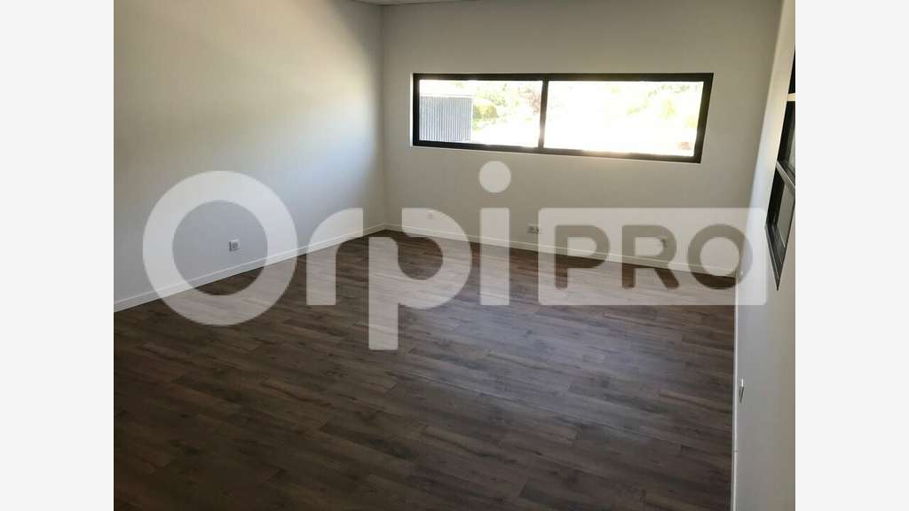 A louer entrepôt récent 170m² à Pessac