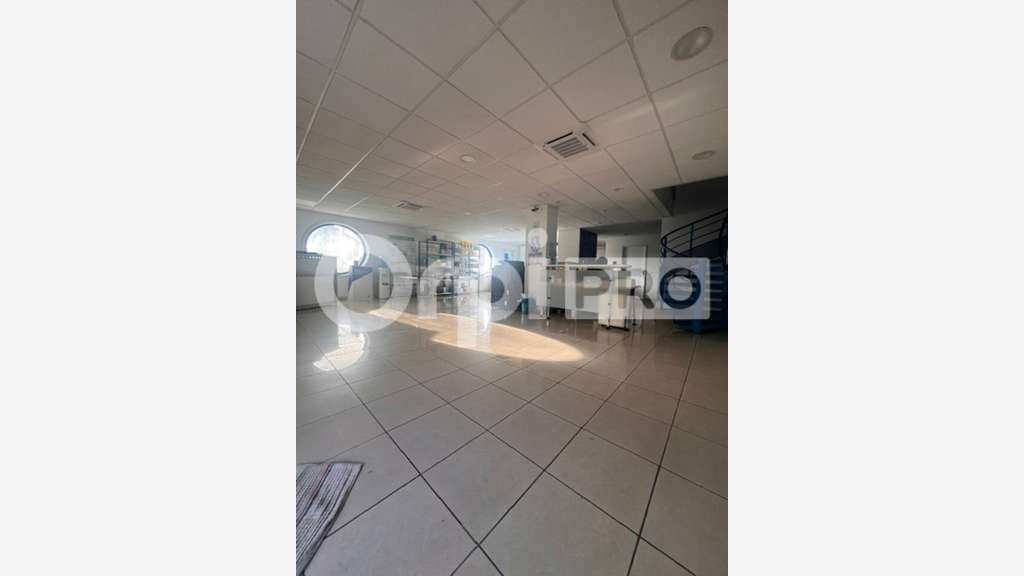 Bâtiment 750m² à louer à Arnouville Petit-Bourg