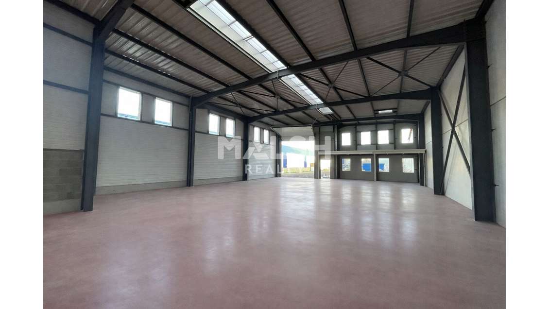 EXCLUSIVITÉ ! Local d'activités neuf à OULLINS-PIE