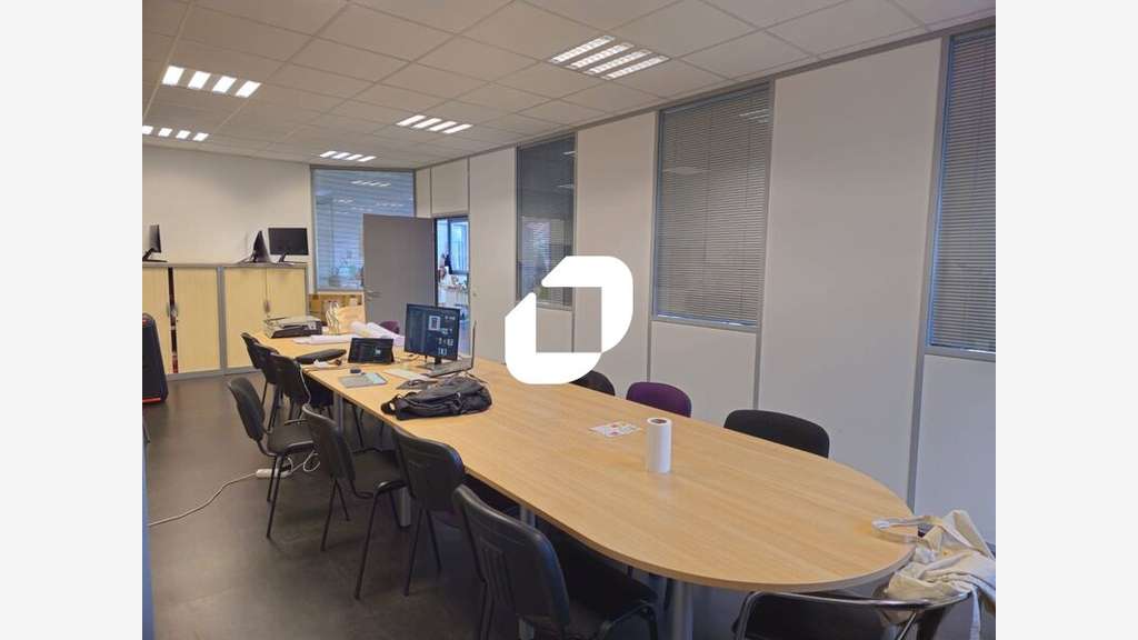 A louer Local d'activité 1330m² Saint denis