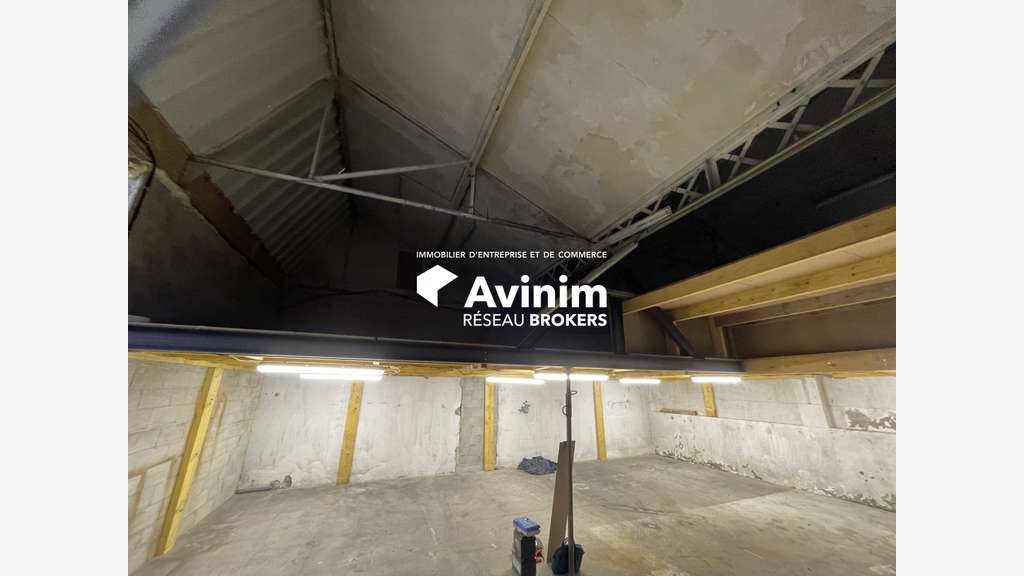 A LOUER - ENTREPOT DE 260m² à PIERREFITTE