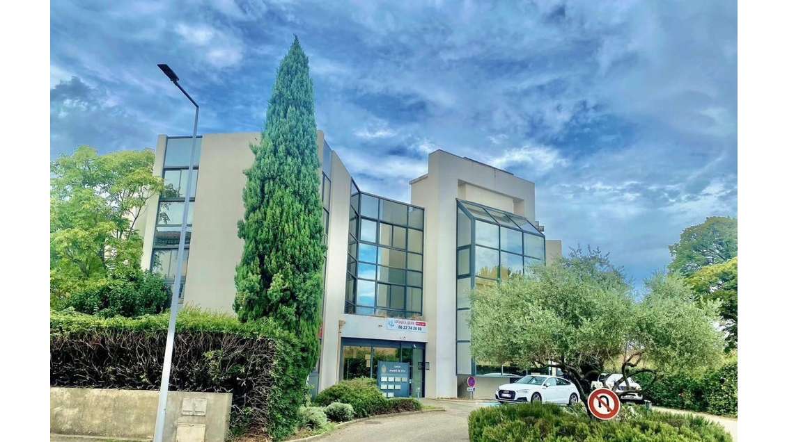 Location local d'activités 97m² à Pierrelatte