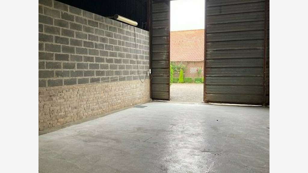 Entrepôt logistique 230m² à louer à Pihem (62)