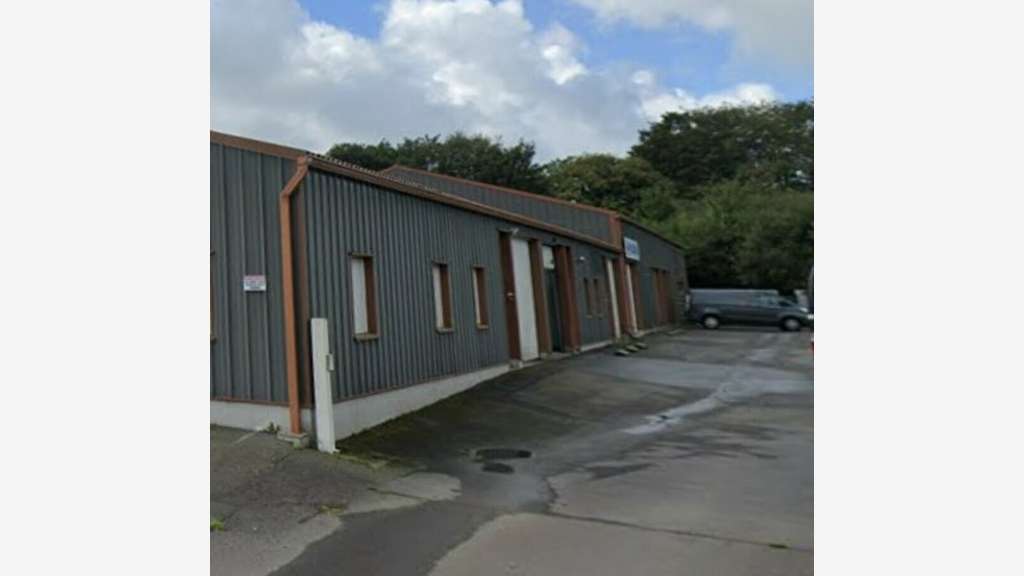 Location local 145m² Plabennec zone de Pen Hoat