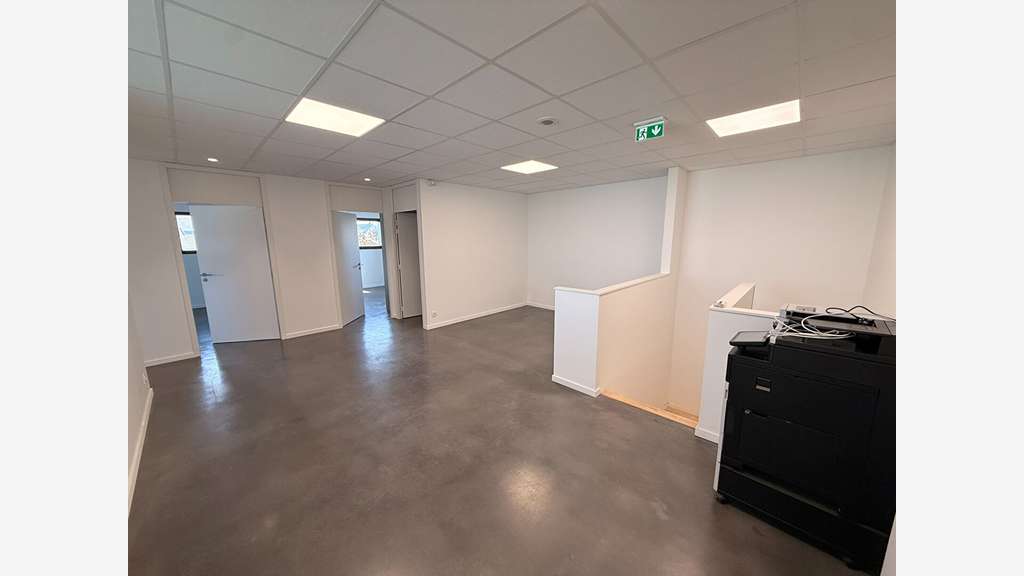 A louer local d'activité bureau 256m² à Plaintel 