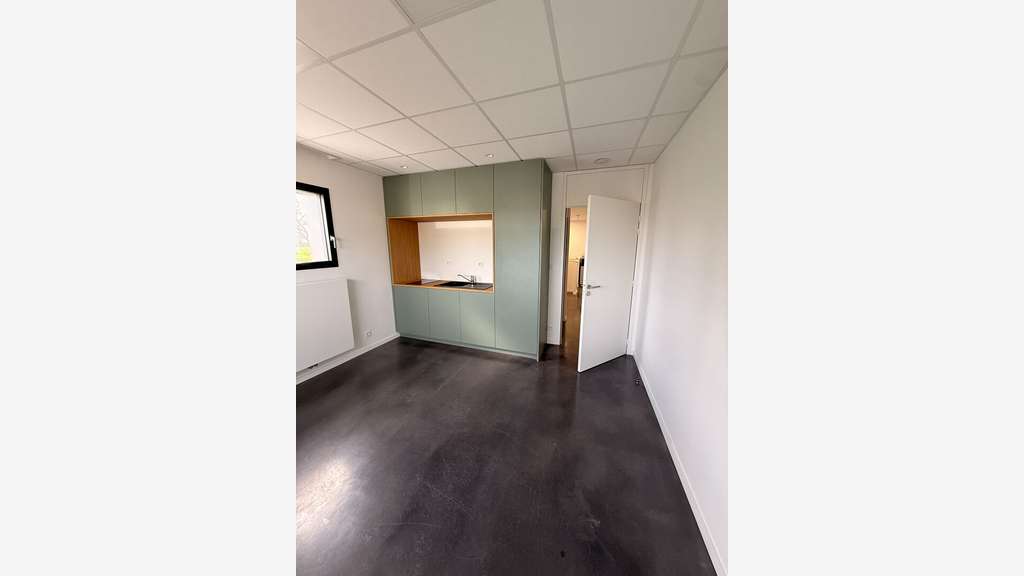 A louer local d'activité bureau 256m² à Plaintel 