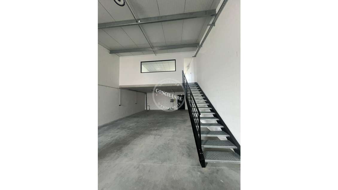 Entrepôt 140m² Plaisance du Touch zone la Ménude