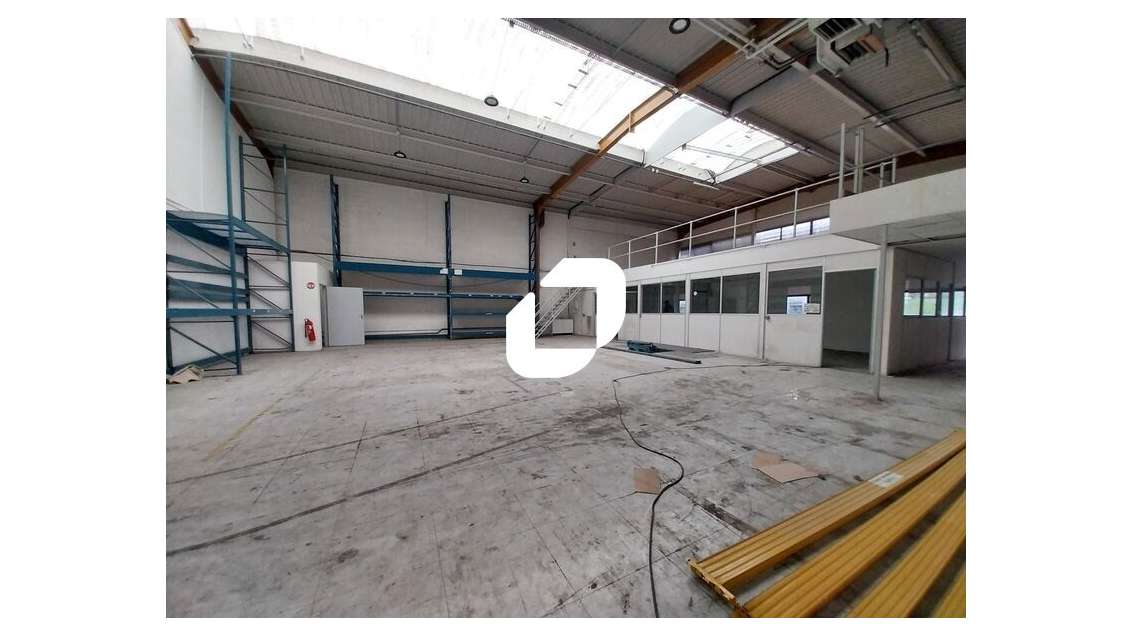 A louer Local d'activité 297m² Plaisir