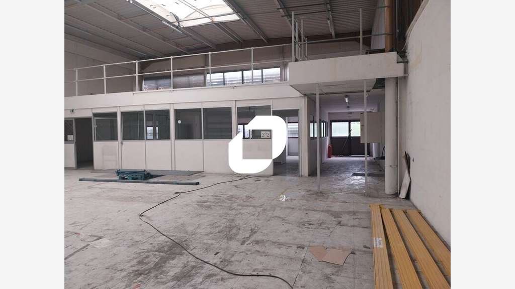 A louer Local d'activité 297m² Plaisir