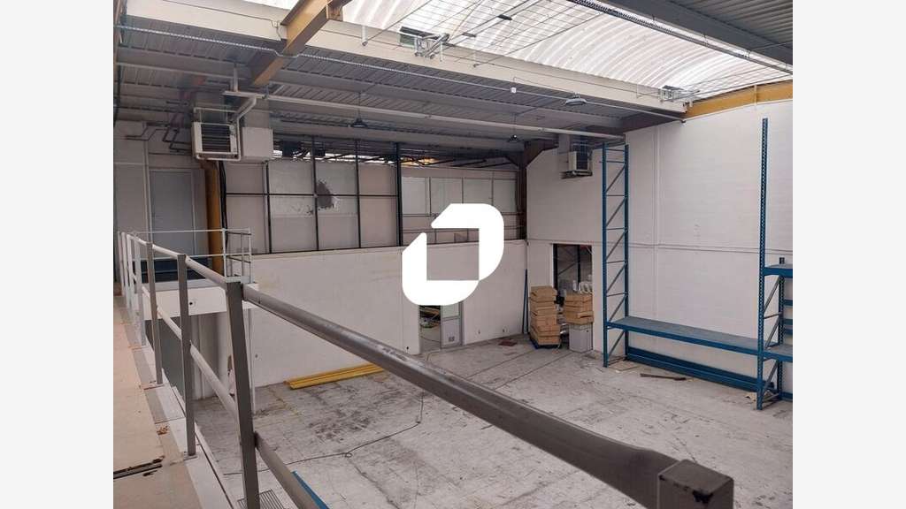 A louer Local d'activité 297m² Plaisir