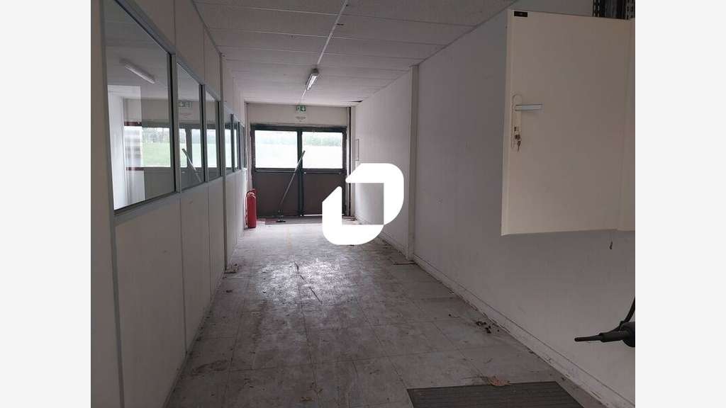 A louer Local d'activité 297m² Plaisir