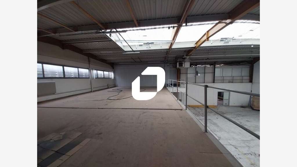 A louer Local d'activité 297m² Plaisir