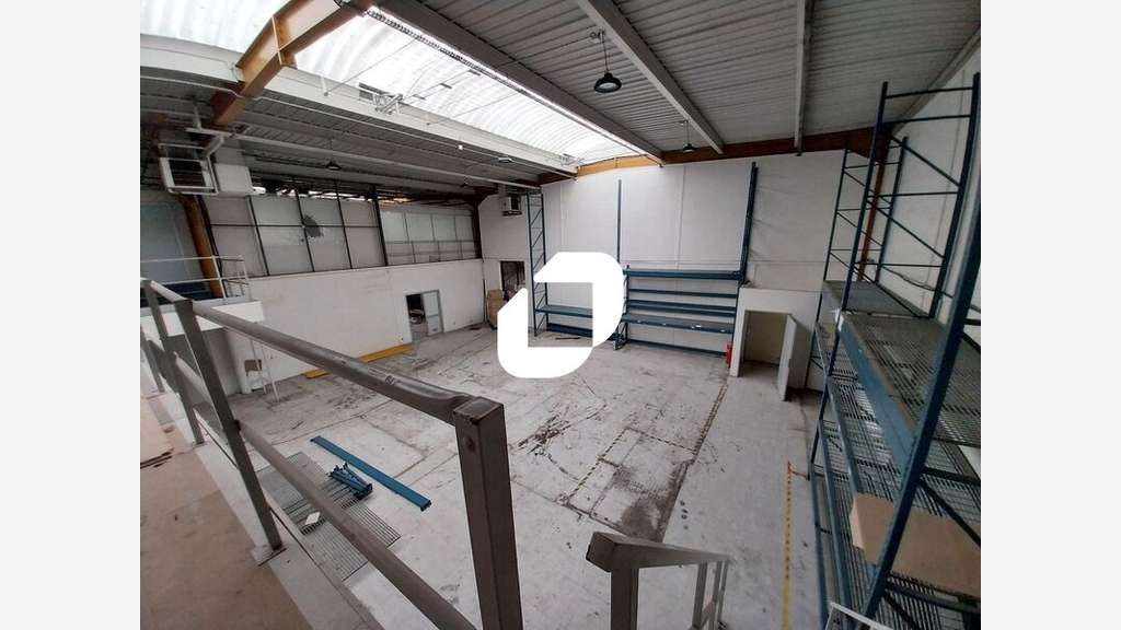A louer Local d'activité 297m² Plaisir