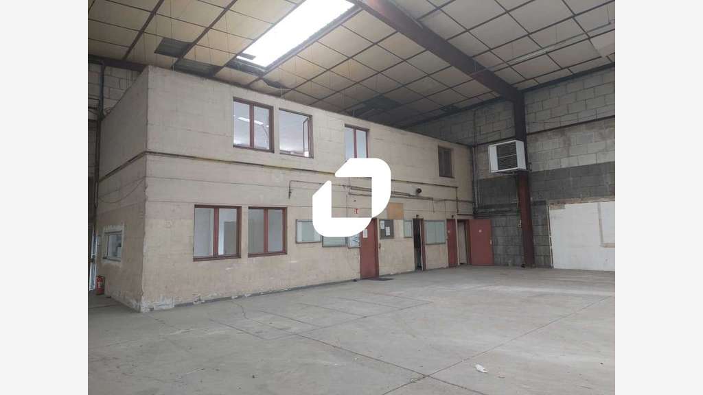 A louer Local d'activité 1664m² Plaisir