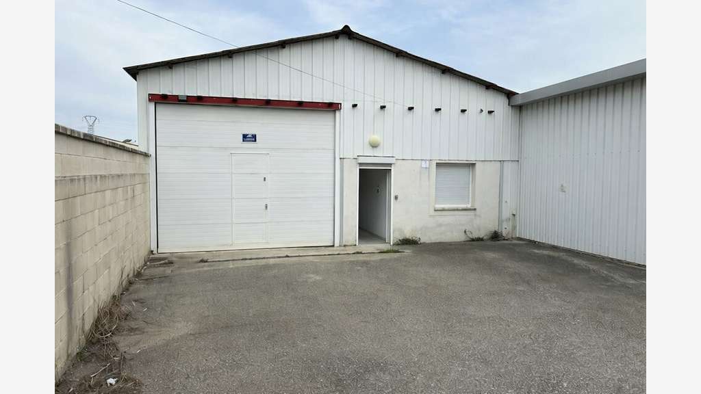 Local d'activité de 350m² à louer à Plan d'Orgon
