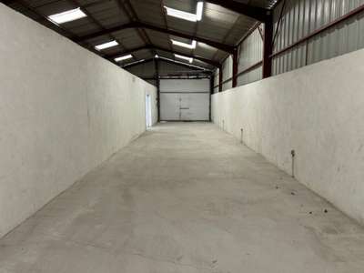 Local d'activité de 350m² à louer à Plan d'Orgon