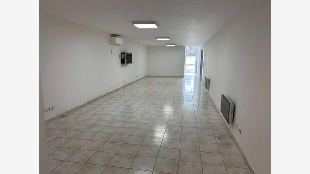 Local d'activité de 350m² à louer à Plan d'Orgon
