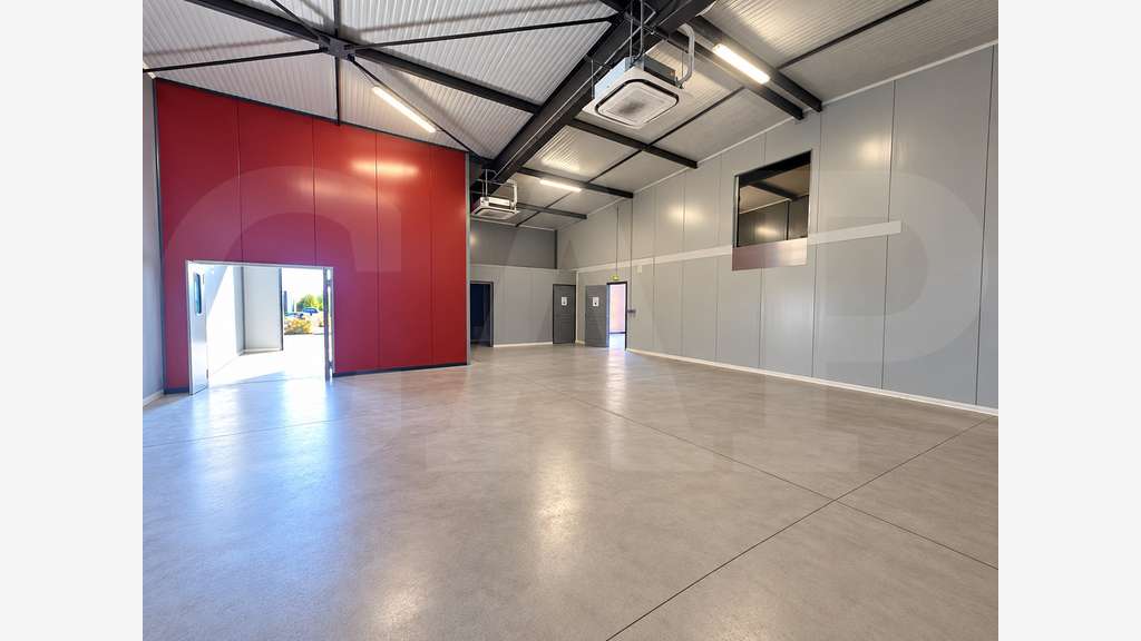 À LOUER – LOCAL D'ACTIVITÉ DE 280 M² À PLÉDRAN. PR