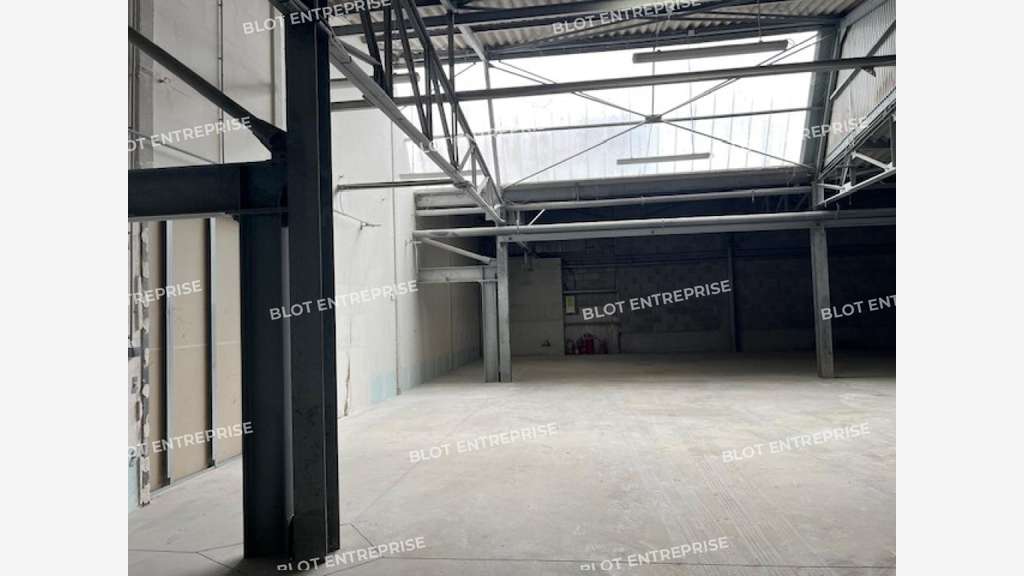 A louer local d'activités 300m² sur 3300m² Plérin