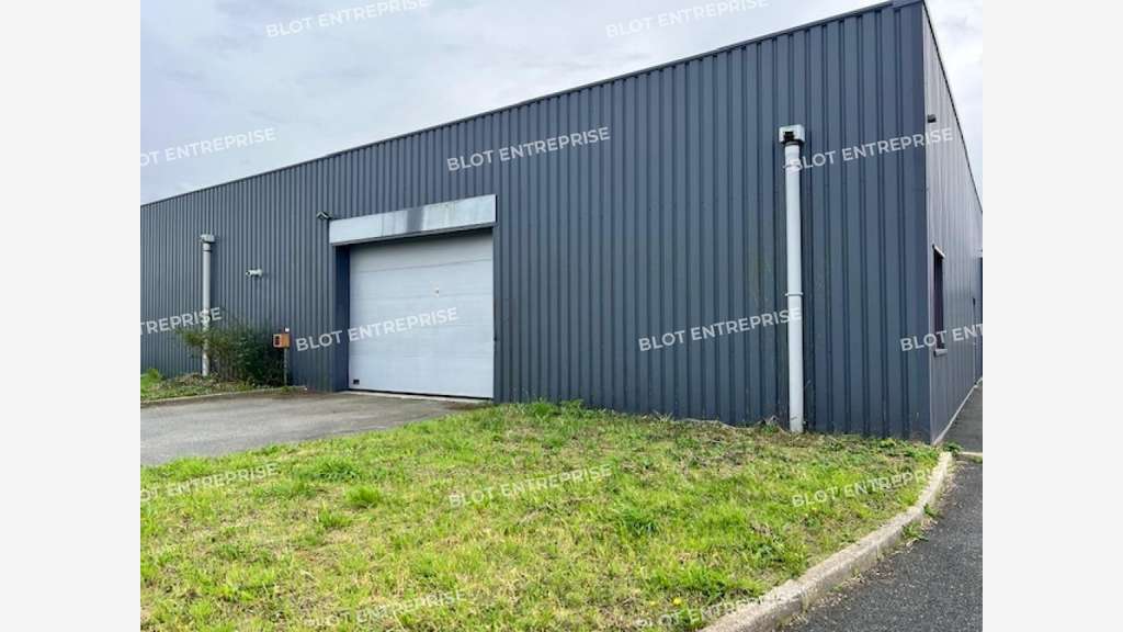 A louer local d'activités 300m² sur 3300m² Plérin