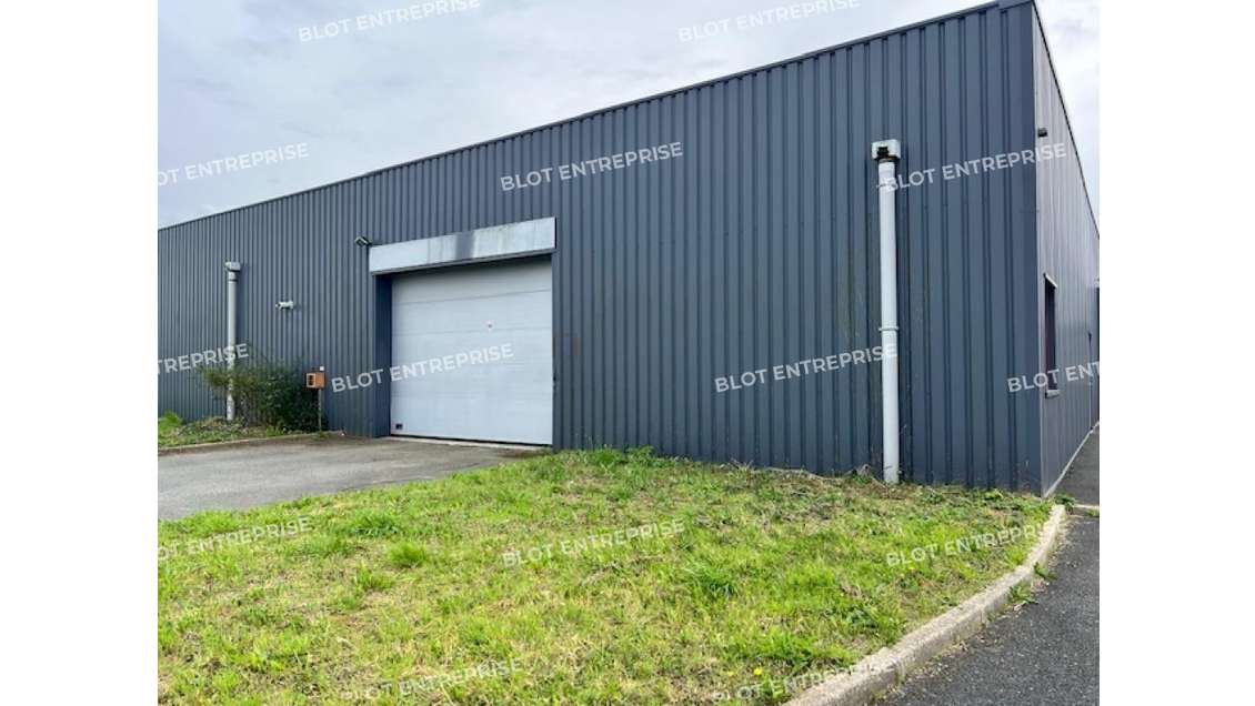 A louer local d'activités 300m² sur 3300m² Plérin