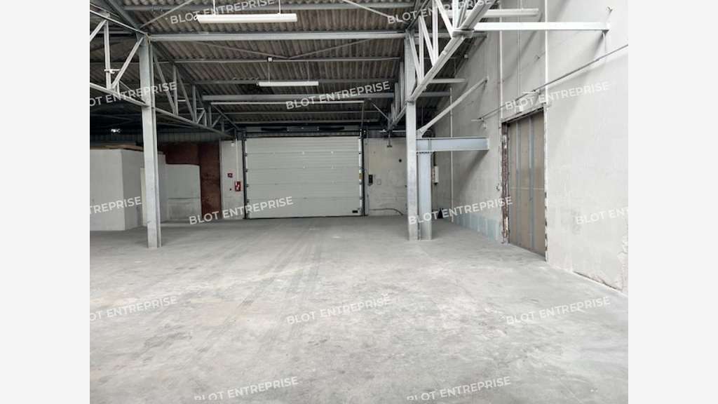 A louer local d'activités 300m² sur 3300m² Plérin