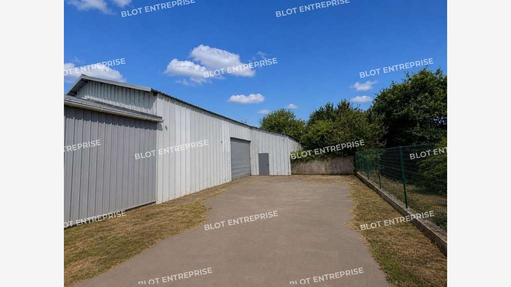 A LOUER - Local d'activités 230 m² - PLERIN