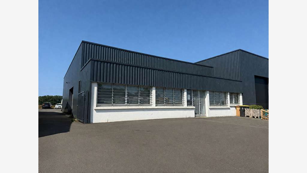 Local d'activités 320 m² Plérin - Visibilité RN12