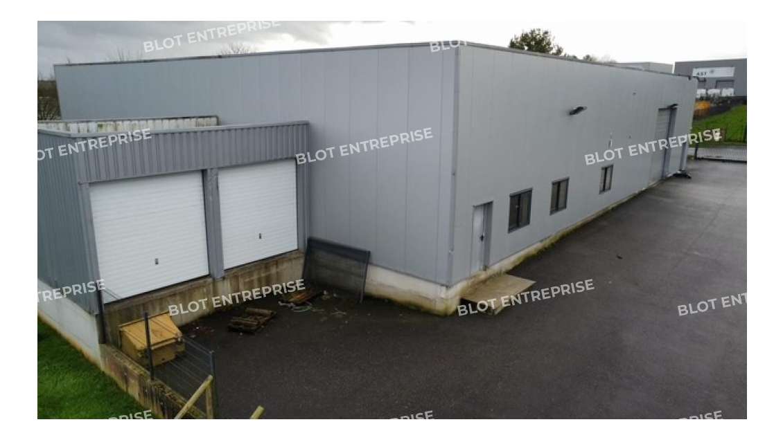 A louer local d'activités 900m² à Plerneuf