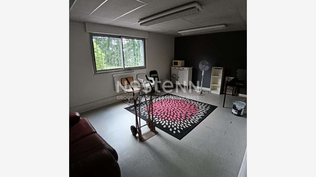 A louer local d'activité 160m² avec bureau Plescop