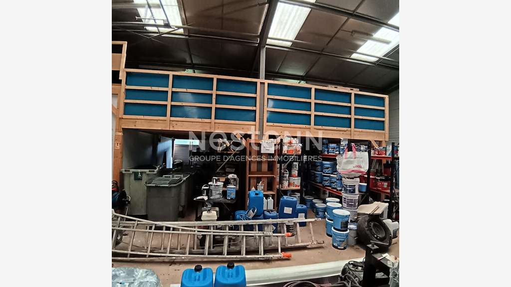 A louer local d'activité 160m² avec bureau Plescop