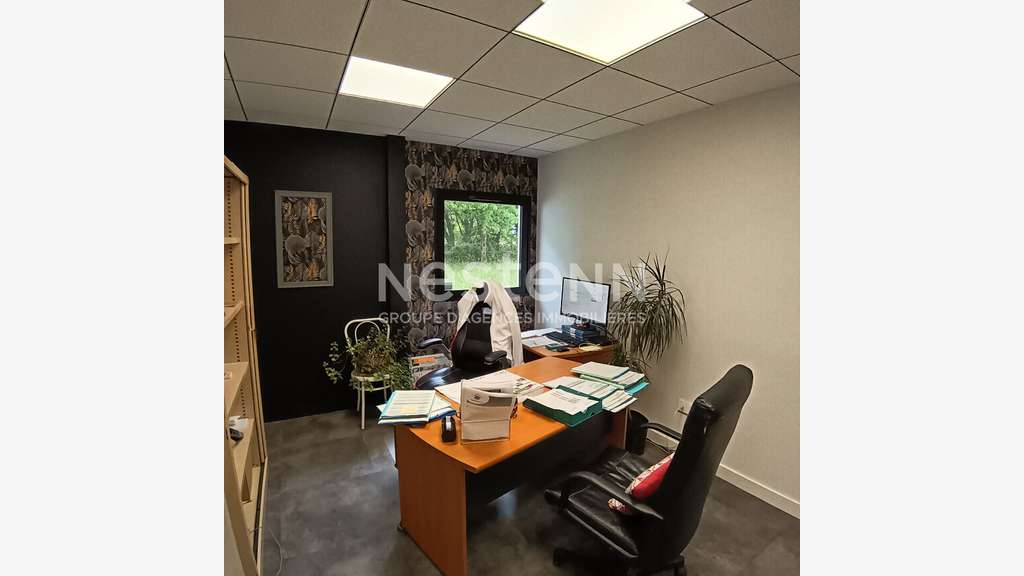 A louer local d'activité 160m² avec bureau Plescop