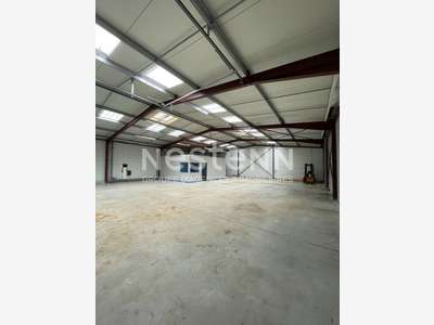 A louer local d'activité 360m² à Plescop RN165