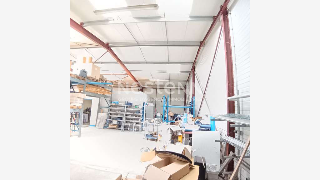 A louer local d'activité 360m² à Plescop RN165