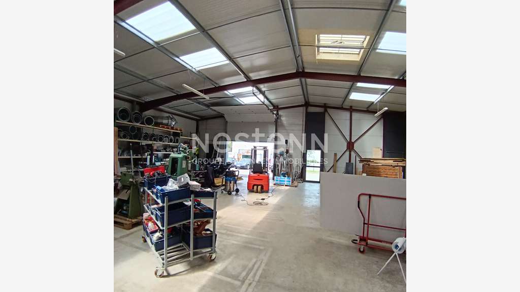 A louer local d'activité 360m² à Plescop RN165