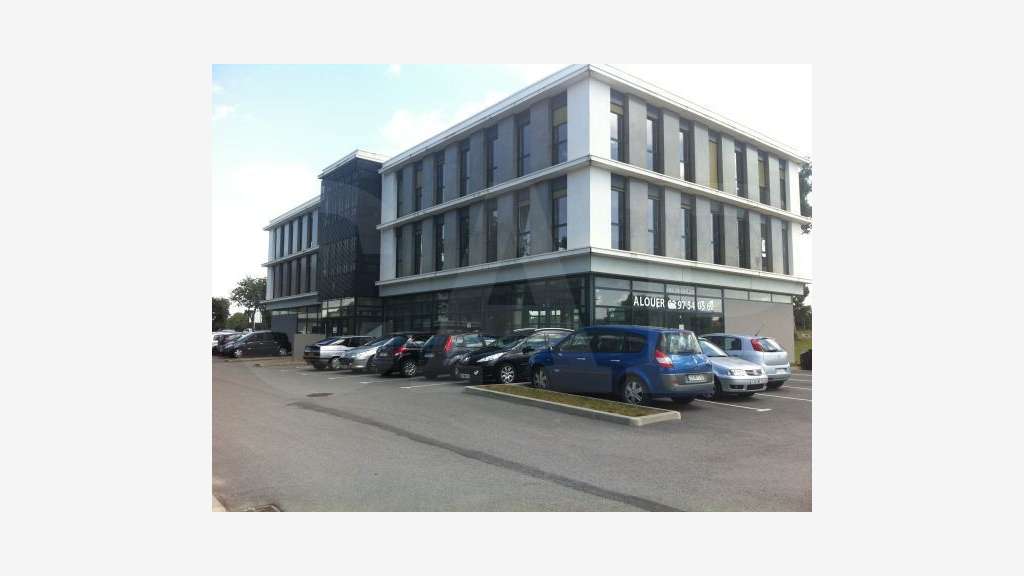 A louer local commercial RDC 23850m² à Plescop