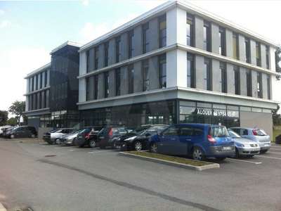 A louer local commercial RDC 23850m² à Plescop