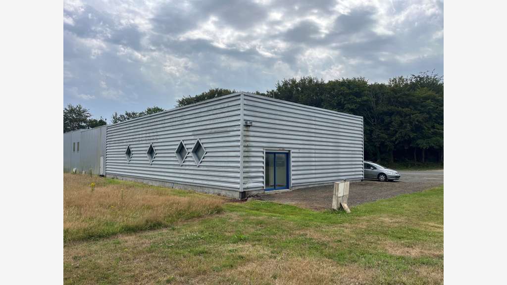 A louer local d'activité 240m² à Pleumeur-Bodou
